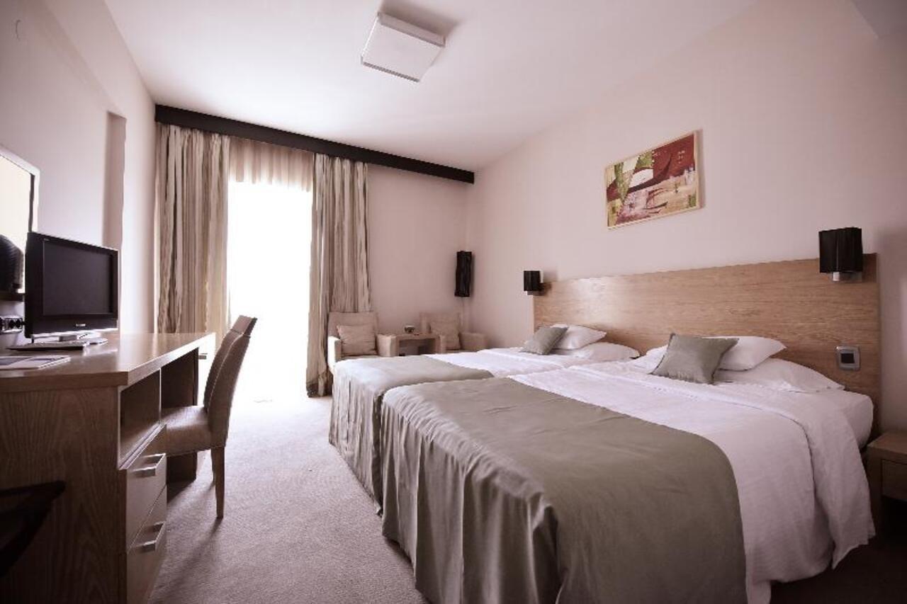 City Hotel 포드고리차 외부 사진