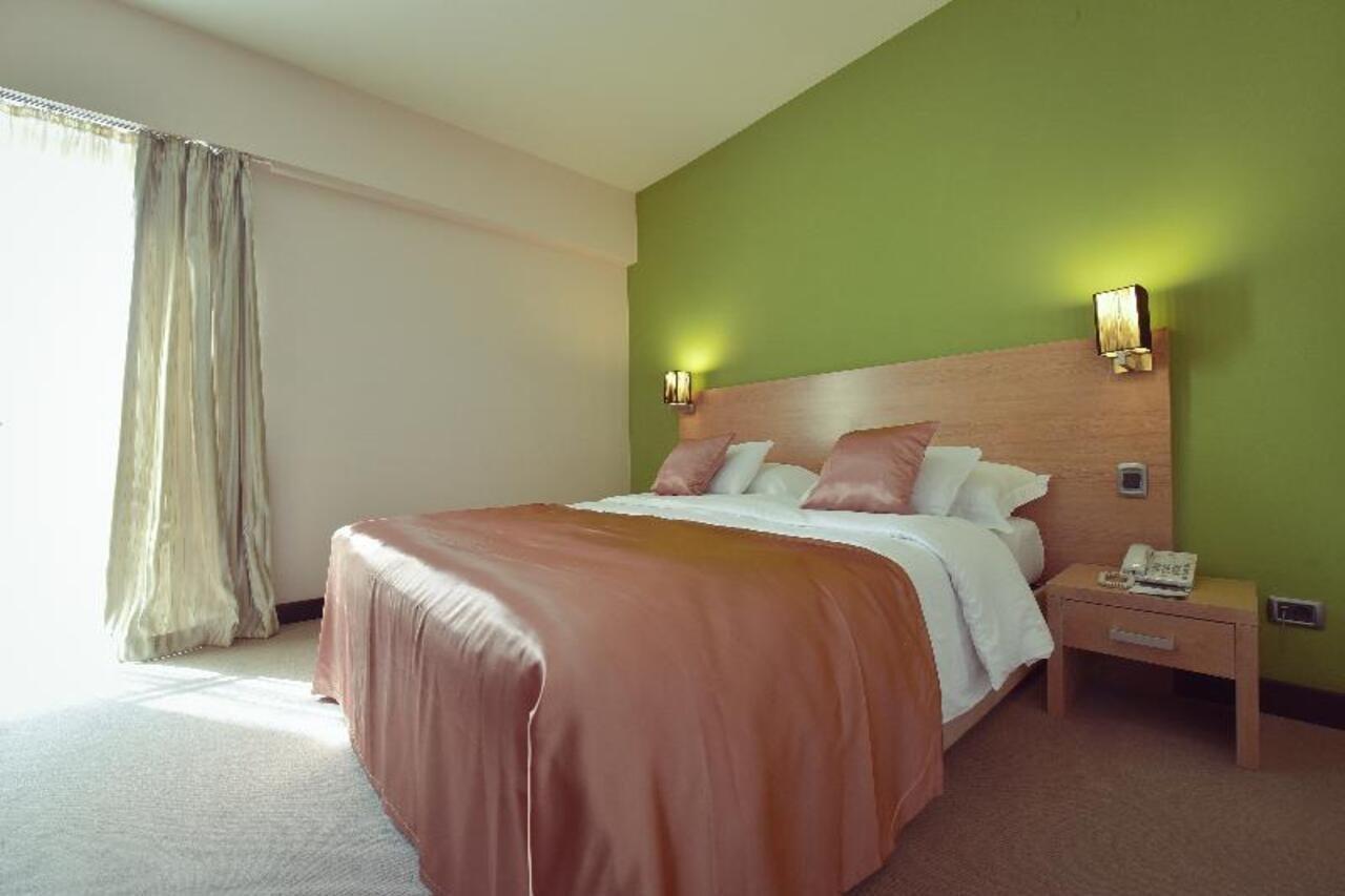 City Hotel 포드고리차 외부 사진