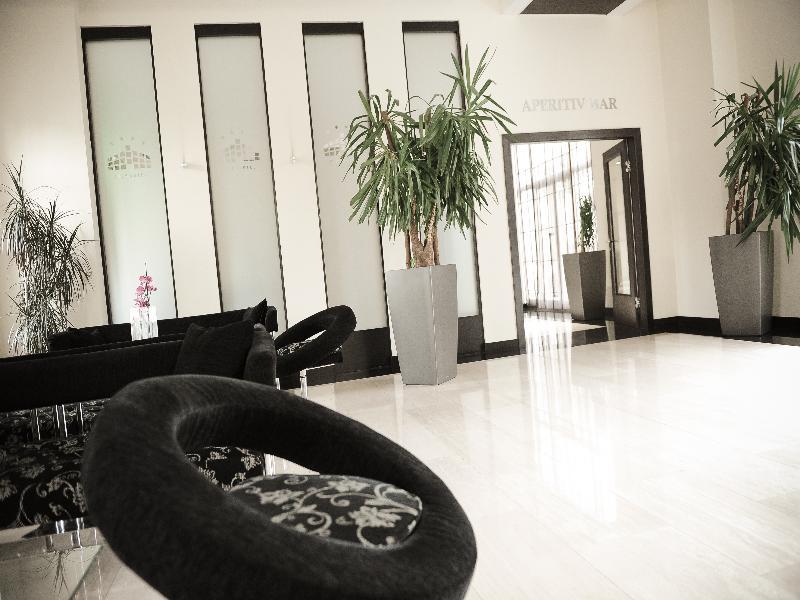City Hotel 포드고리차 외부 사진