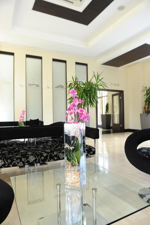 City Hotel 포드고리차 외부 사진