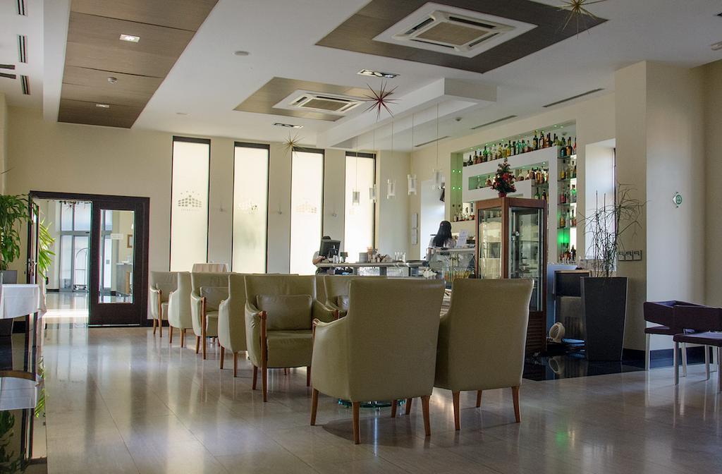 City Hotel 포드고리차 외부 사진