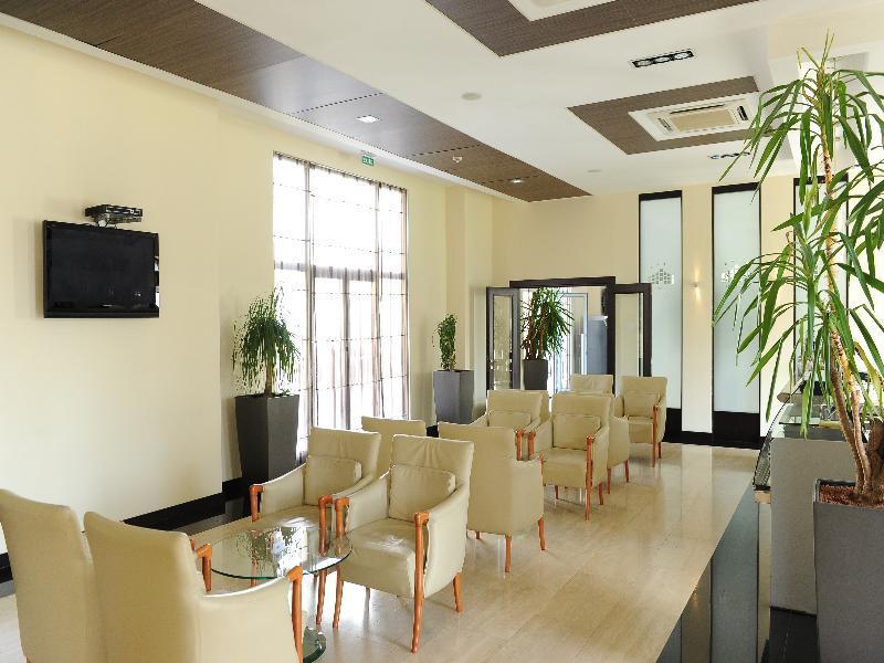 City Hotel 포드고리차 외부 사진