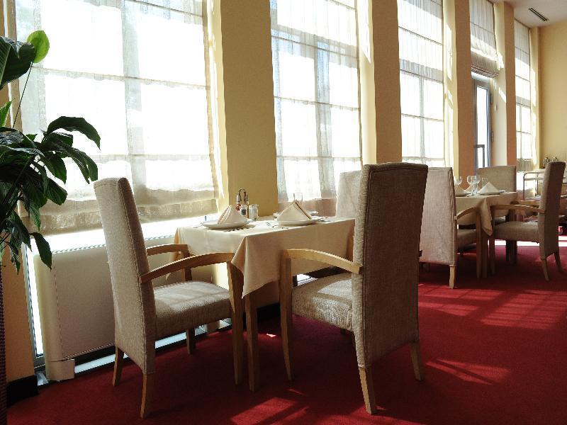 City Hotel 포드고리차 외부 사진