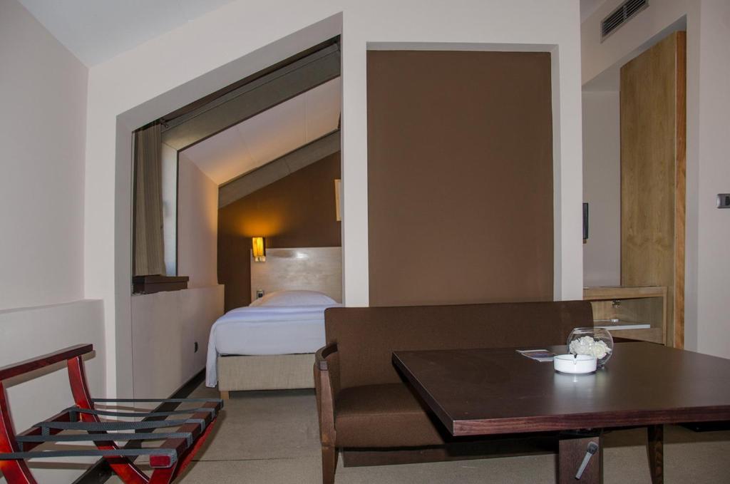 City Hotel 포드고리차 객실 사진