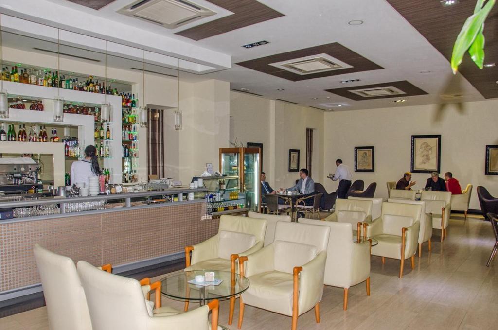 City Hotel 포드고리차 외부 사진